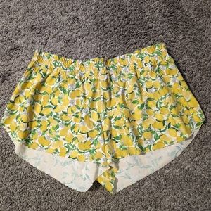 Lululemon Will the Wave surf shorts in lemon print